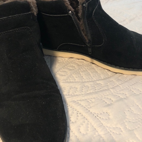 Men’s Lined Short Boots with zip for easy in/out. Euro size 46. Worn a few times - Picture 2 of 4